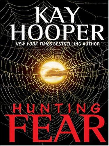 Kay Hooper: Hunting fear (2004, Thorndike Press)