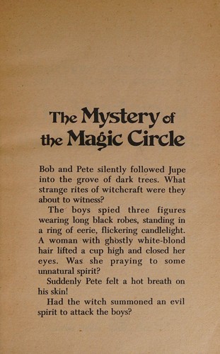 Alfred Hitchcock and the three investigators in The mystery of the magic circle (1981, Random House)