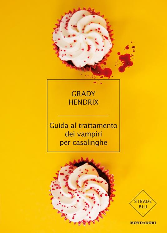 Copertina di Guida al trattamento dei vampiri per casalinghe: è gialla con due cupcake con ciuffi di panna posizionati al centro, sopra e sotto titolo e autore. Quello in alto ha delle macchie di sangue accanto.