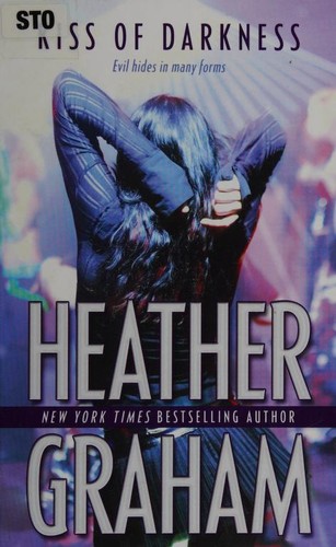 Heather Graham: Kiss of Darkness (Hardcover, 2007, Thorndike Press)